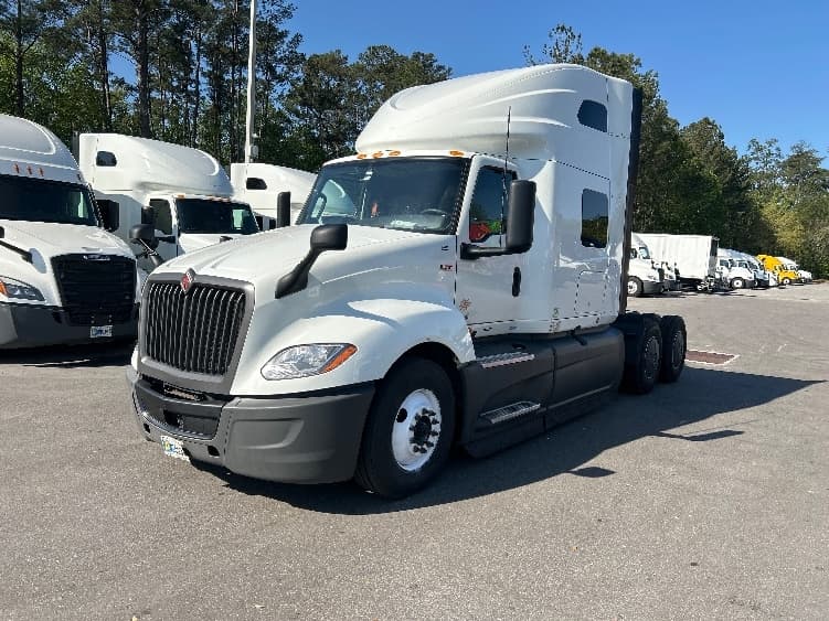 2023 International LT — photo 3