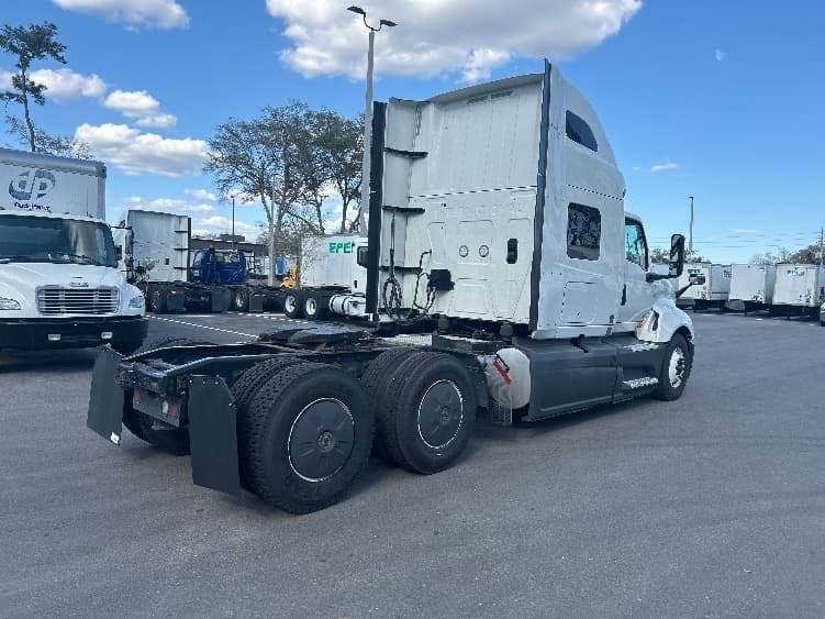 2023 International LT — photo 7