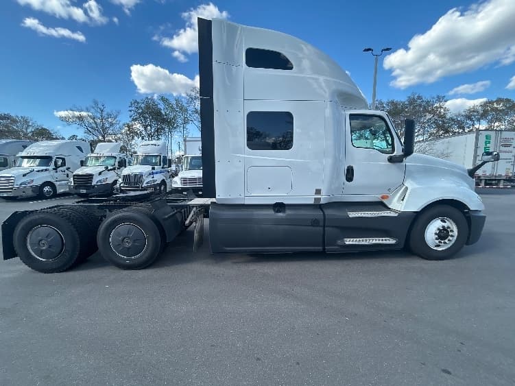 2023 International LT — photo 8