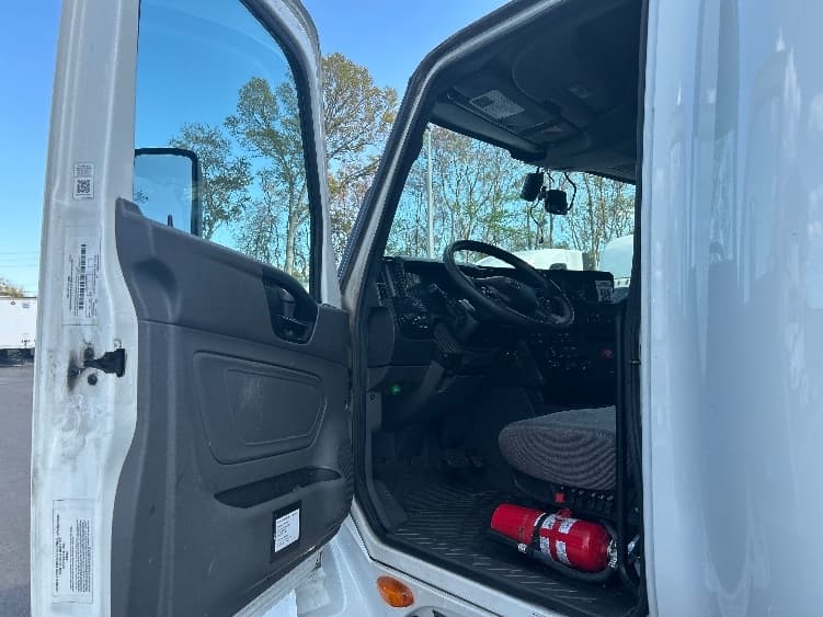 2023 International LT — photo 9