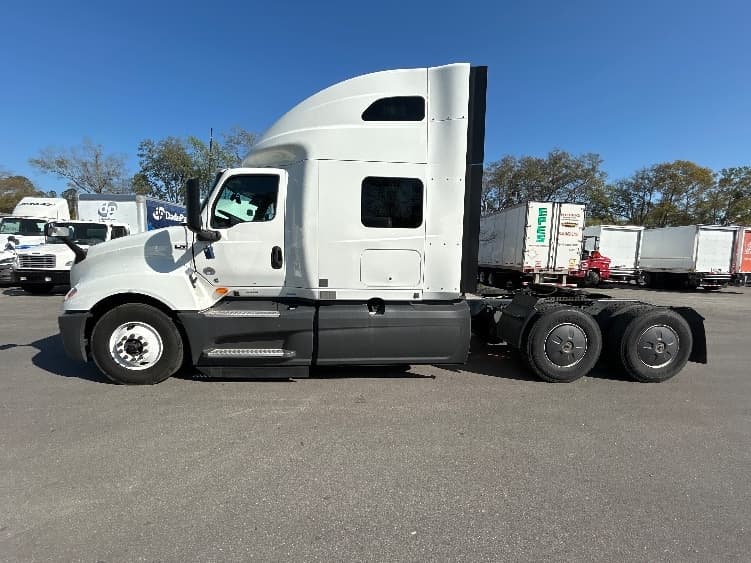 2023 International LT — photo 4