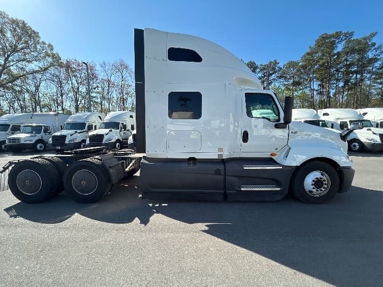 2023 International LT — photo 8