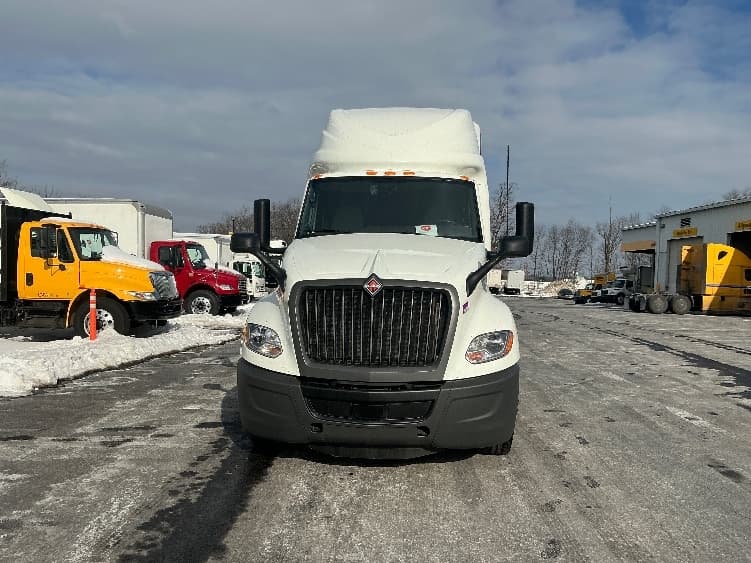 2023 International LT — photo 2