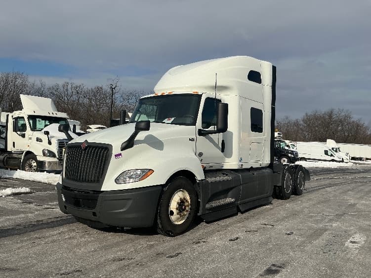 2023 International LT — photo 3