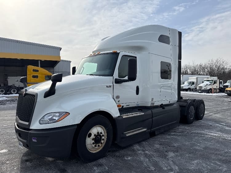 2023 International LT — photo 3