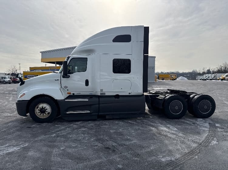 2023 International LT — photo 4