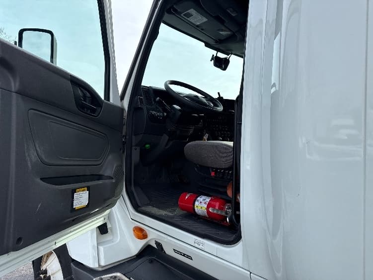 2023 International LT — photo 9