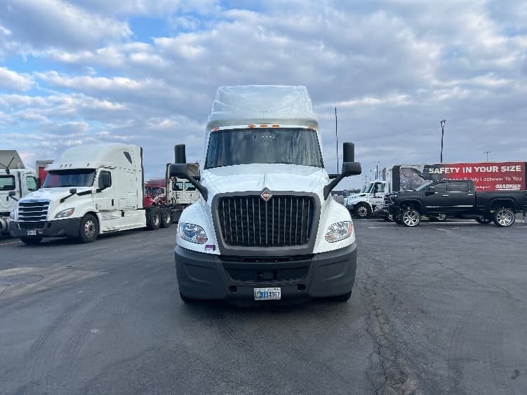 2023 International LT — photo 2