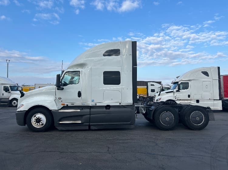 2023 International LT — photo 4