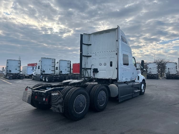 2023 International LT — photo 7