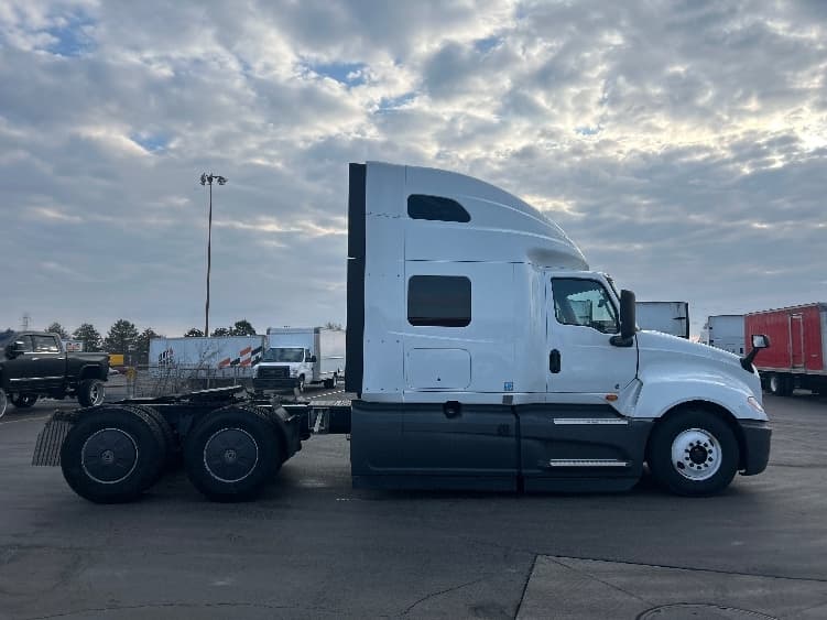 2023 International LT — photo 8