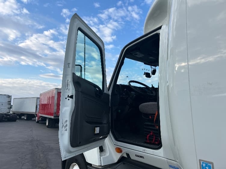 2023 International LT — photo 9