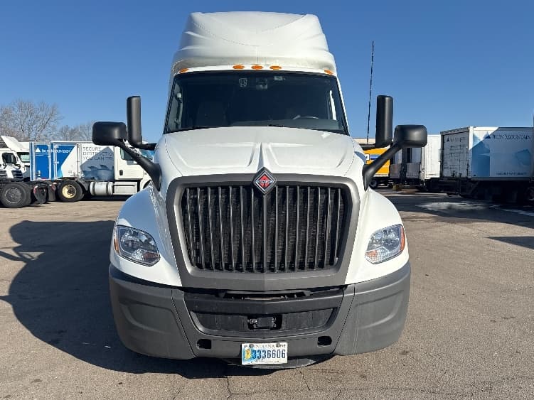 2023 International LT — photo 2