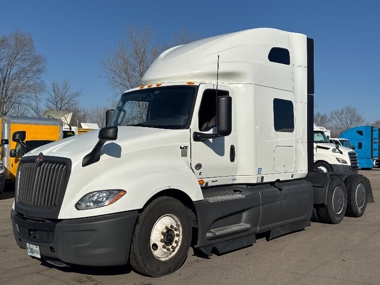 2023 International LT — photo 3