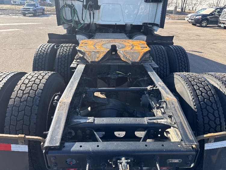 2023 International LT — photo 6