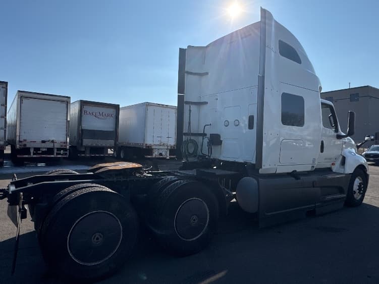 2023 International LT — photo 7