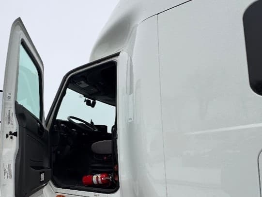 2023 International LT — photo 9