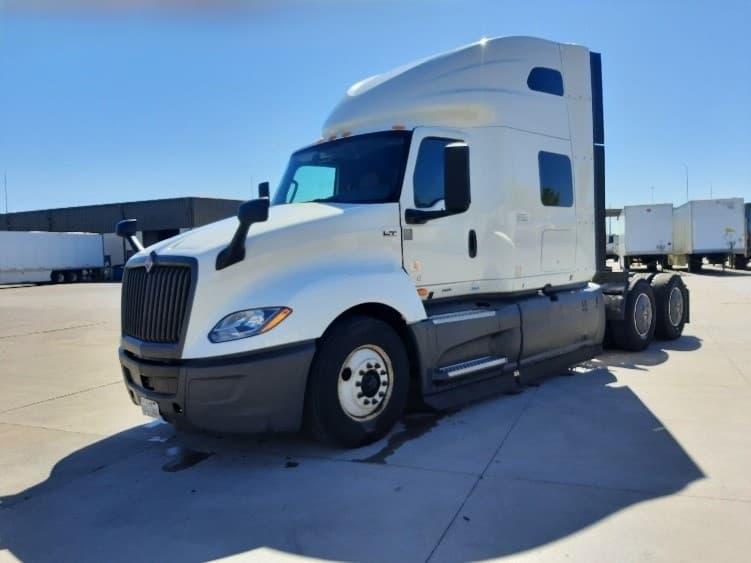 2023 International LT — photo 3