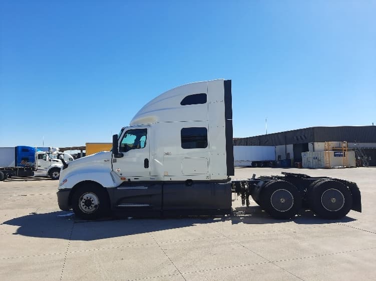 2023 International LT — photo 4