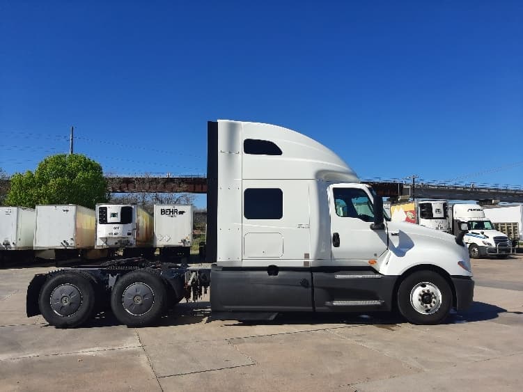 2023 International LT — photo 8