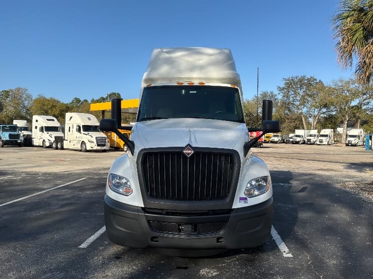 2023 International LT — photo 2