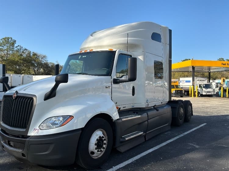 2023 International LT — photo 3