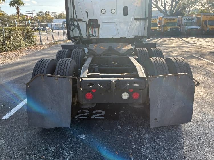 2023 International LT — photo 6