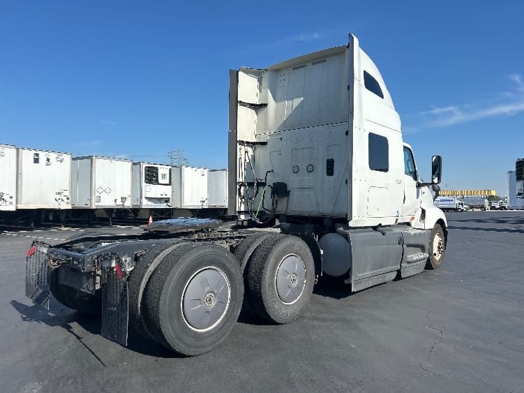 2023 International LT — photo 7