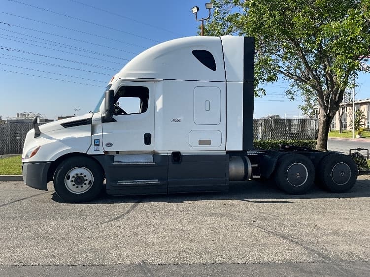 2023 Freightliner Cascadia — photo 4