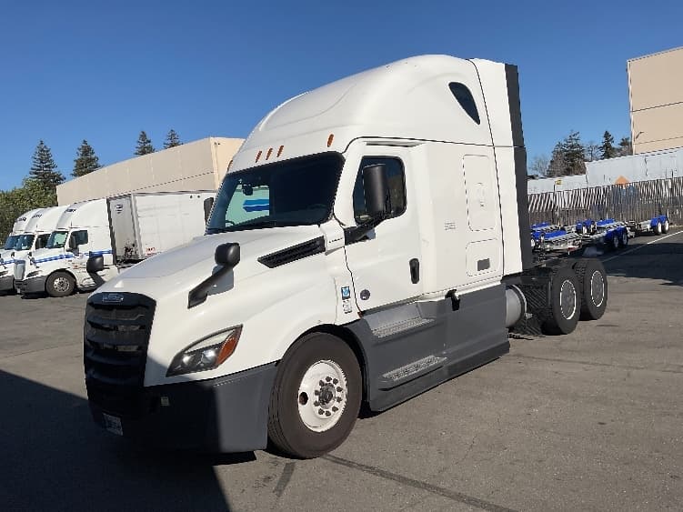 2023 Freightliner Cascadia — photo 3