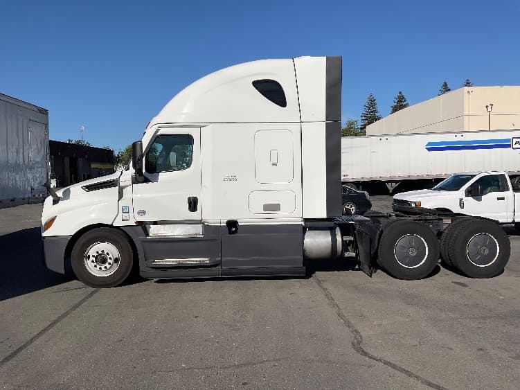 2023 Freightliner Cascadia — photo 4