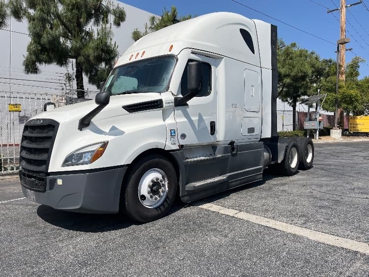 2023 Freightliner Cascadia — photo 3