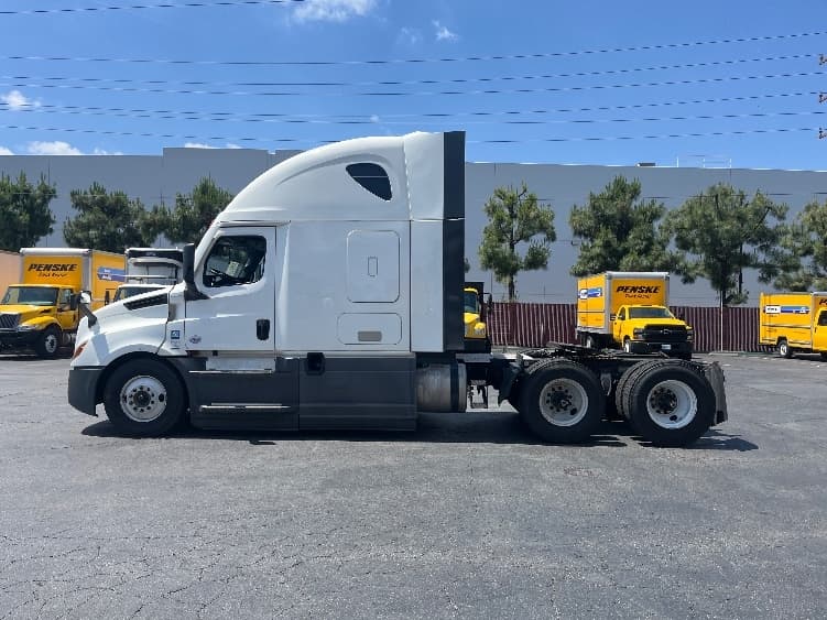 2023 Freightliner Cascadia — photo 4