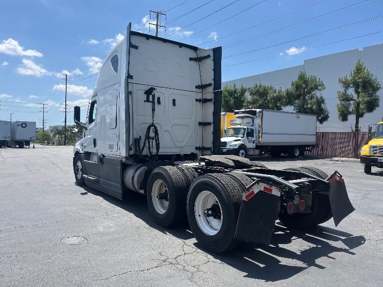 2023 Freightliner Cascadia — photo 5