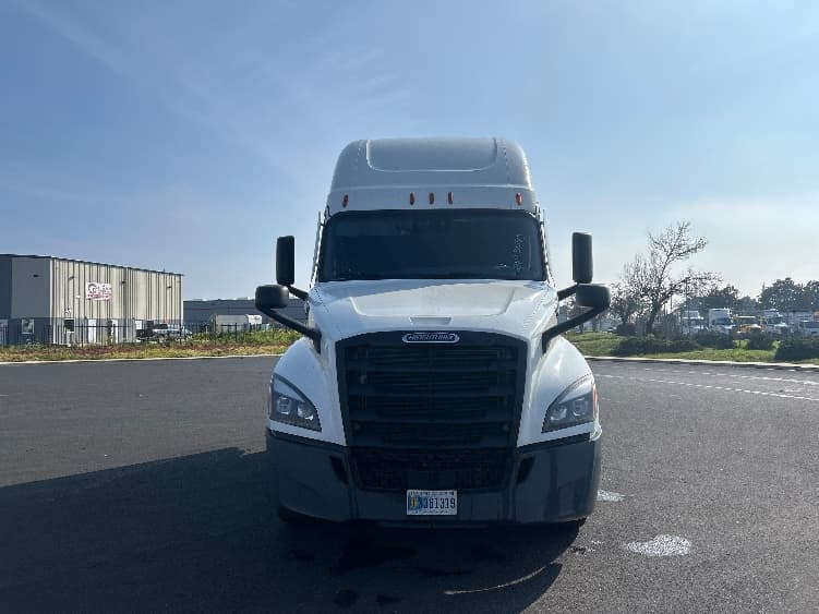 2023 Freightliner Cascadia — photo 2
