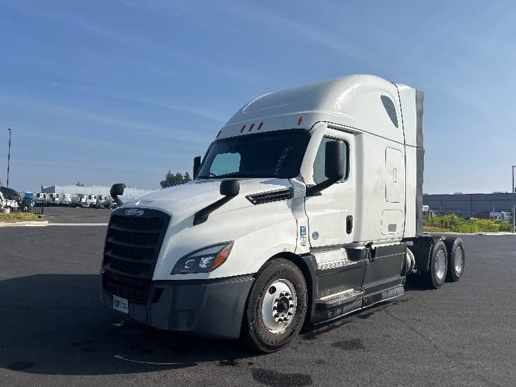 2023 Freightliner Cascadia — photo 3