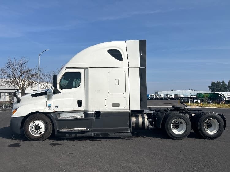 2023 Freightliner Cascadia — photo 4
