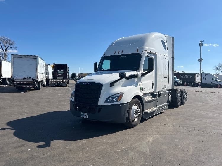 2023 Freightliner Cascadia — photo 3