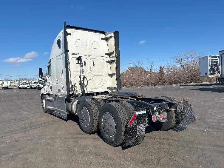 2023 Freightliner Cascadia — photo 5