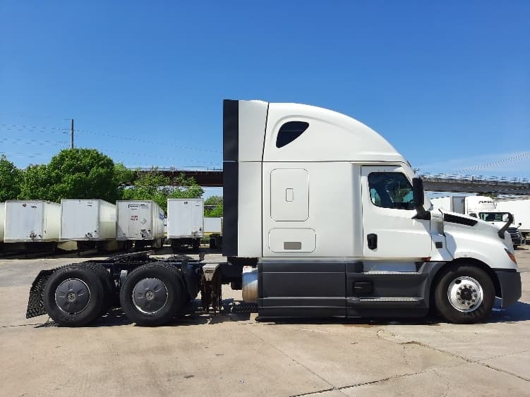 2023 Freightliner Cascadia — photo 8