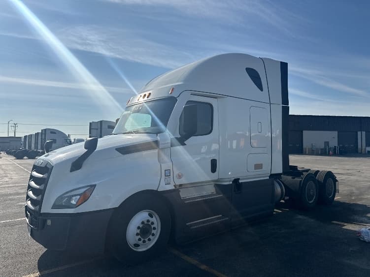 2023 Freightliner Cascadia — photo 3