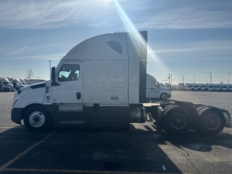 2023 Freightliner Cascadia — photo 4
