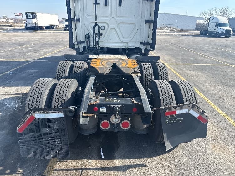 2023 Freightliner Cascadia — photo 6