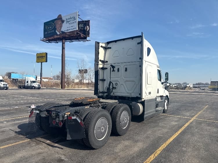 2023 Freightliner Cascadia — photo 7