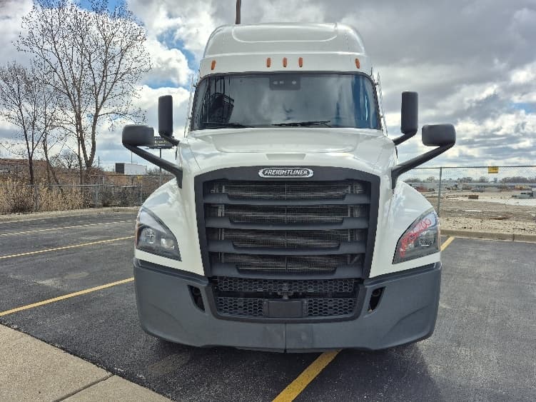 2023 Freightliner Cascadia — photo 2