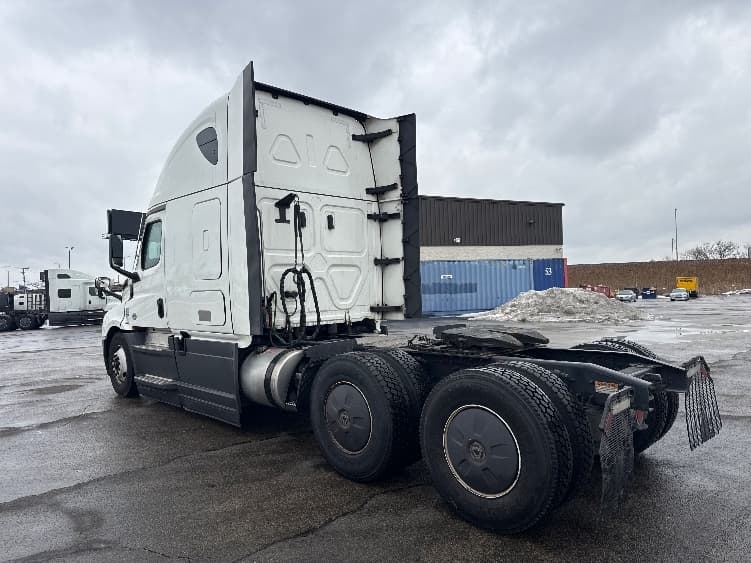 2023 Freightliner Cascadia — photo 5