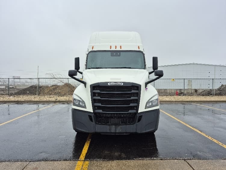 2023 Freightliner Cascadia — photo 2