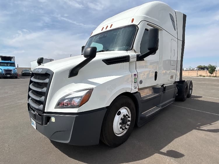 2023 Freightliner Cascadia — photo 3