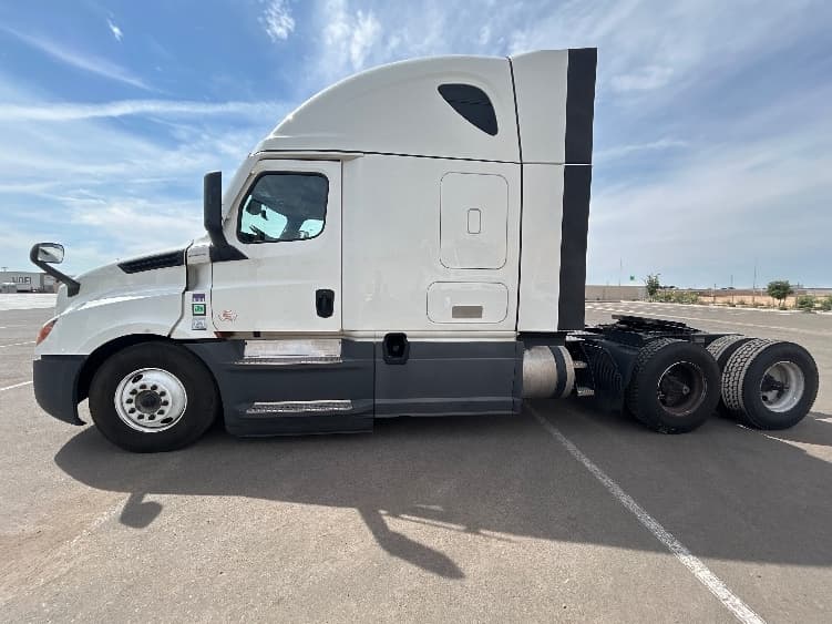 2023 Freightliner Cascadia — photo 4