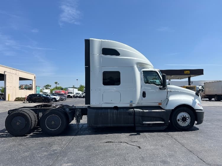 2023 International LT — photo 8